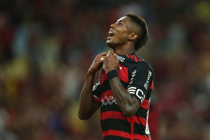 Imagem da noticia Bruno Henrique, do Flamengo, é denunciado pelo MP-DF por estelionato e fraude esportiva