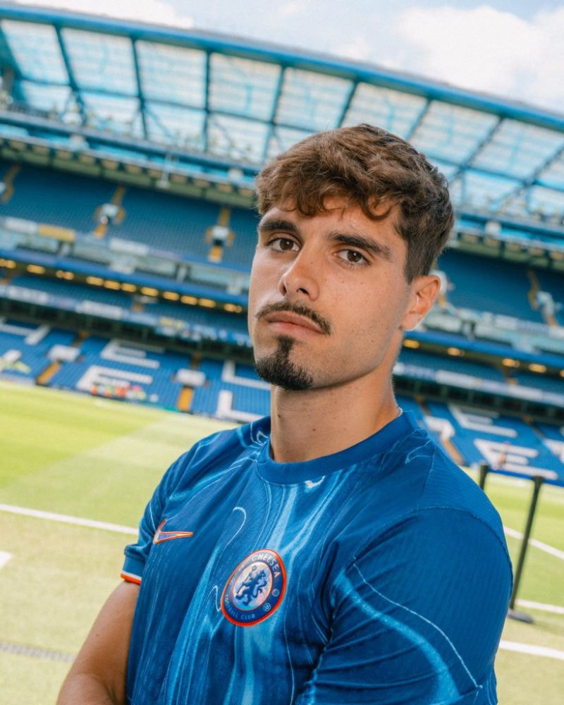 Imagem da noticia Chelsea continua com verão movimentado com a chegada de Pedro Neto, destaque do Wolves