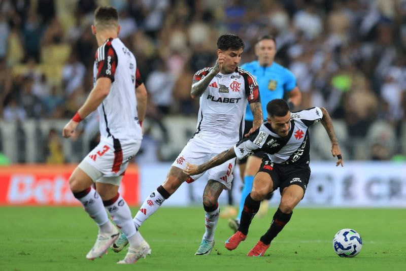 Imagem da noticia Em noite de Léo Jardim, Vasco segura empate com Flamengo no Macaranã