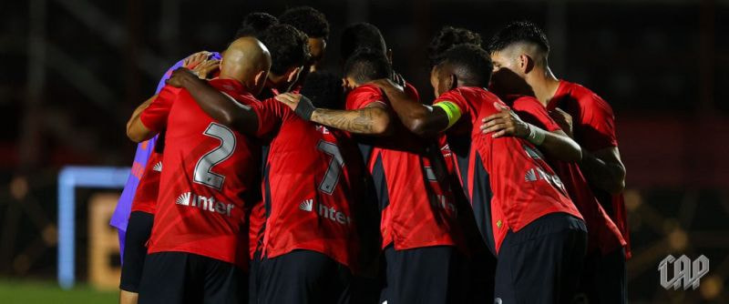 Imagem da noticia Com dois gols de Luiz Fernando, Athletico goleia e avança às semifinais do Paranaense