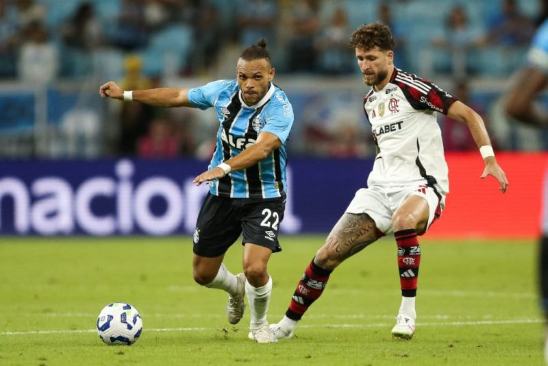 Imagem da noticia Flamengo vence Grêmio e assume a liderança do Brasileirão
