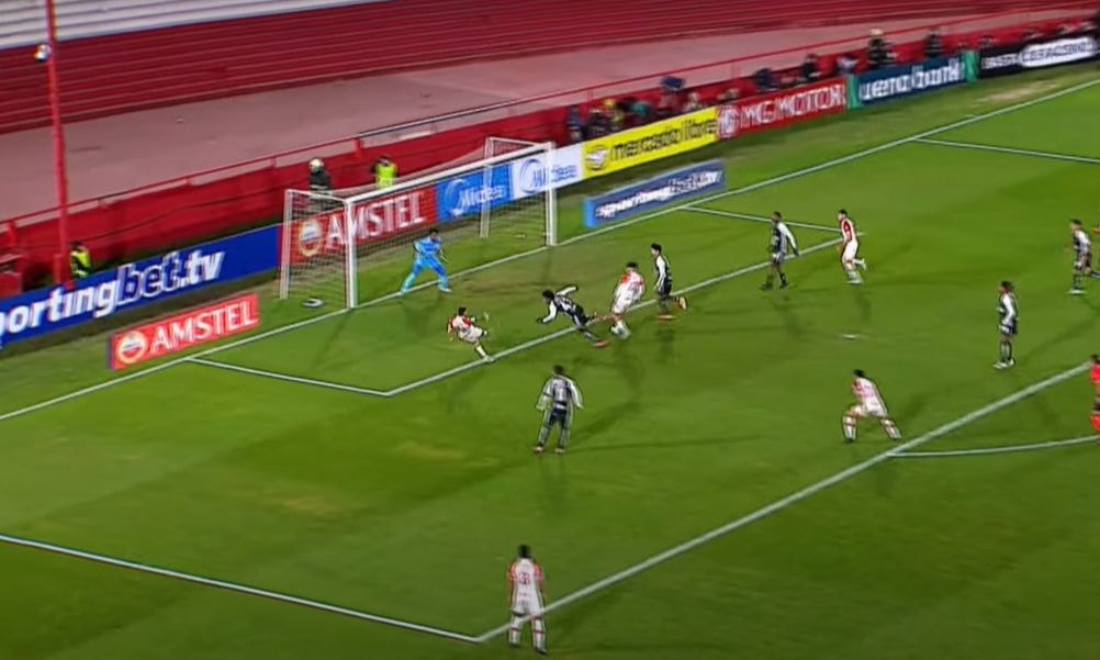 Imagem da noticia Pedro Ojeda cruza na área e Watson aparece para abrir o placar contra o Corinthians