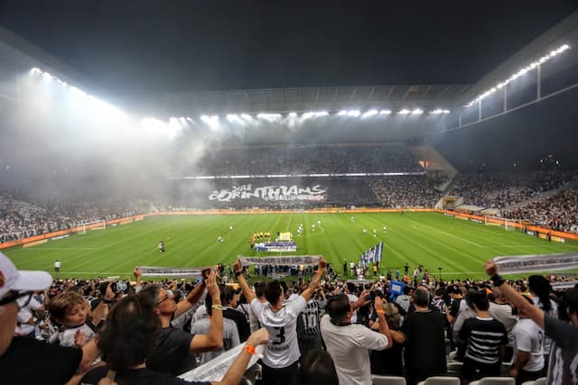 Corinthians consegue liberação e vai jogar com torcida em estreia no Paulistão Corinthians consegue liberação e vai jogar com torcida em estreia no Paulistão