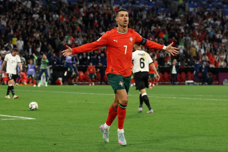 Imagem da noticia Cristiano Ronaldo decide, e Portugal está na final da Liga das Nações