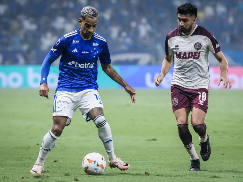 Imagem da noticia Cruzeiro sai na frente, mas cede empate para o Lanús na semi da Sul-Americana