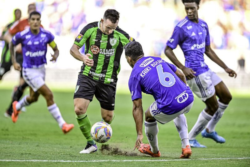 Imagem da noticia Cruzeiro sai na frente, mas cede empate ao América-MG no Mineirão