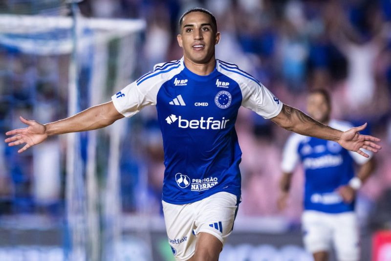 Imagem da noticia Cássio brilha, Cruzeiro vence o Vasco e entra no G4 do Brasileirão