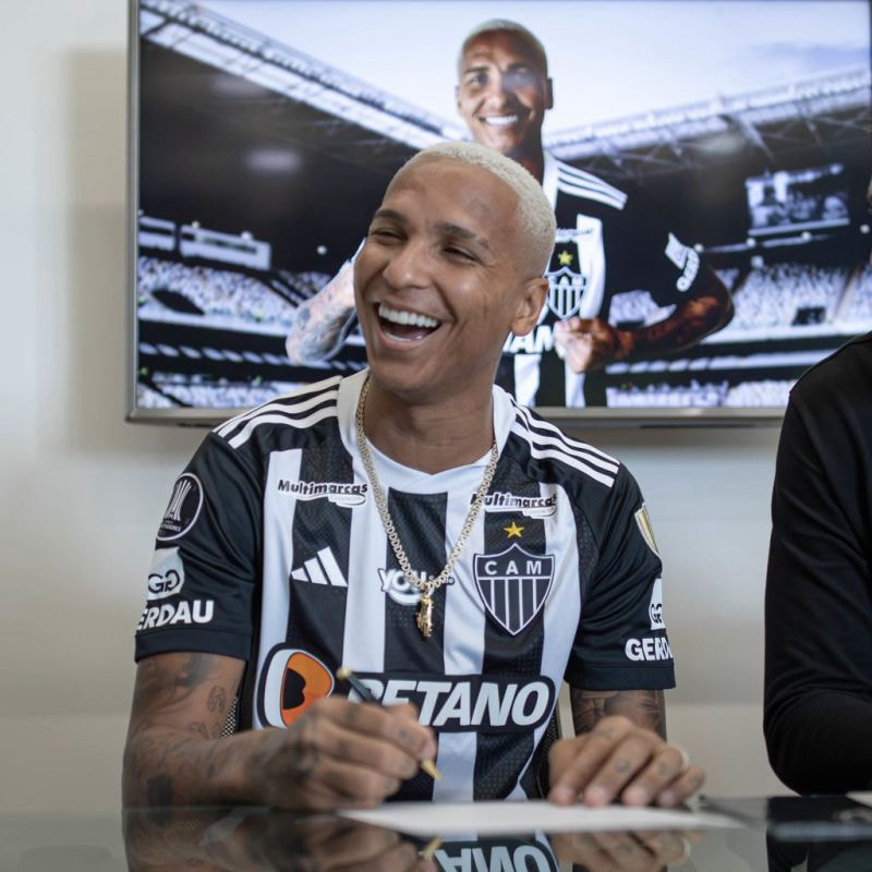 Imagem da noticia Deyverson é apresentado e deixa decisão sobre clássico para o treinador