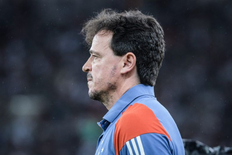 Imagem da noticia Diniz fala sobre os erros que contribuíram para a derrota do Cruzeiro: "Ter gana por vencer"