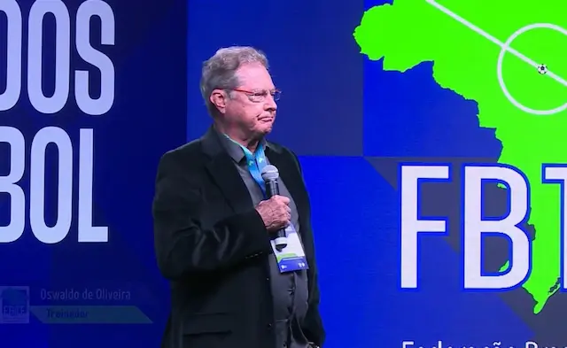 Diretor da CBF repudia críticas a técnicos estrangeiros: "preconceituosas" Diretor da CBF repudia críticas a técnicos estrangeiros: "preconceituosas"