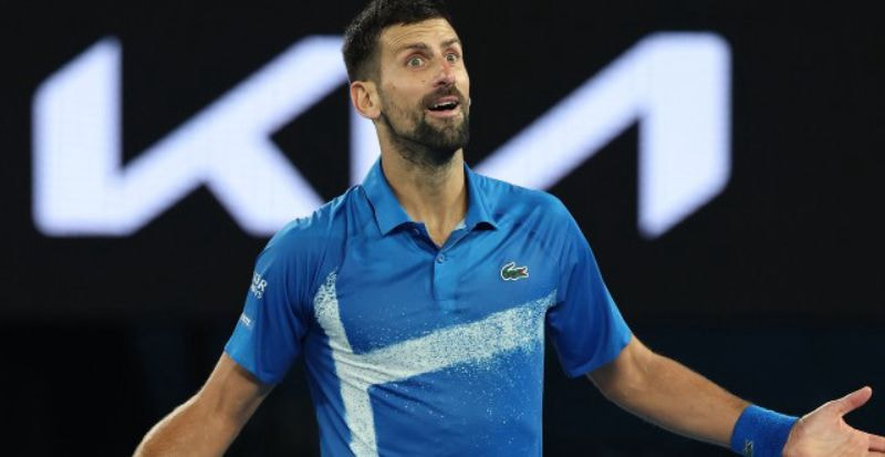 Imagem da noticia Djokovic sofre lesão, mas vence Alcaraz de virada no Australian Open