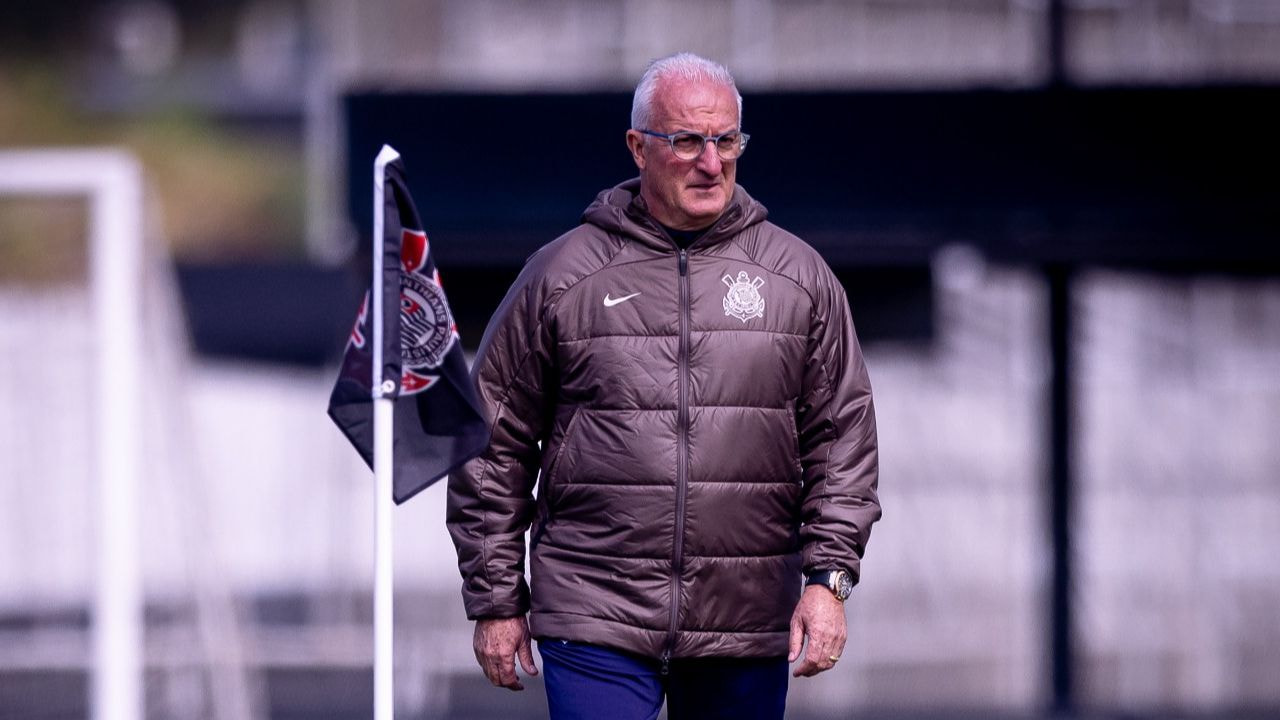 Imagem da noticia Dorival Jr. quer reforços no Corinthians e diz que crise política atrasou planos