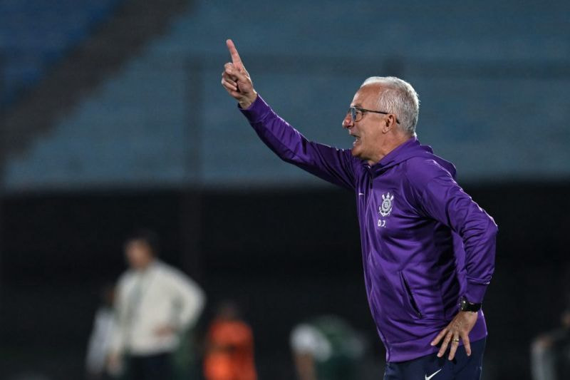 Imagem da noticia Dorival Júnior admite queda de desempenho ofensivo: "Tentando encontrar equilíbrio"