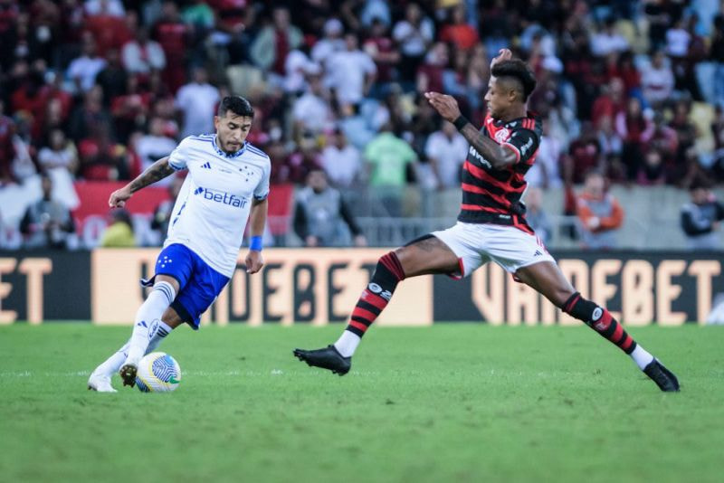 Imagem da noticia Duelo de finalistas: Cruzeiro recebe Flamengo e busca primeira vitória com Diniz no Brasileirão