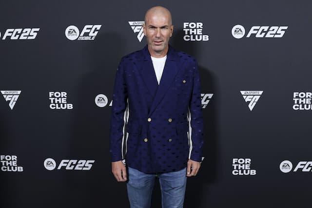 Cogitado para assumir a França, Zidane indica retorno ao futebol: "Em breve" Cogitado para assumir a França, Zidane indica retorno ao futebol: "Em breve"