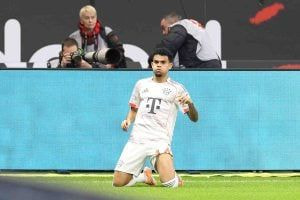 Imagem da noticia Luis Díaz brilha, e Bayern de Munique vence Eintracht Frankfurt pelo Alemão