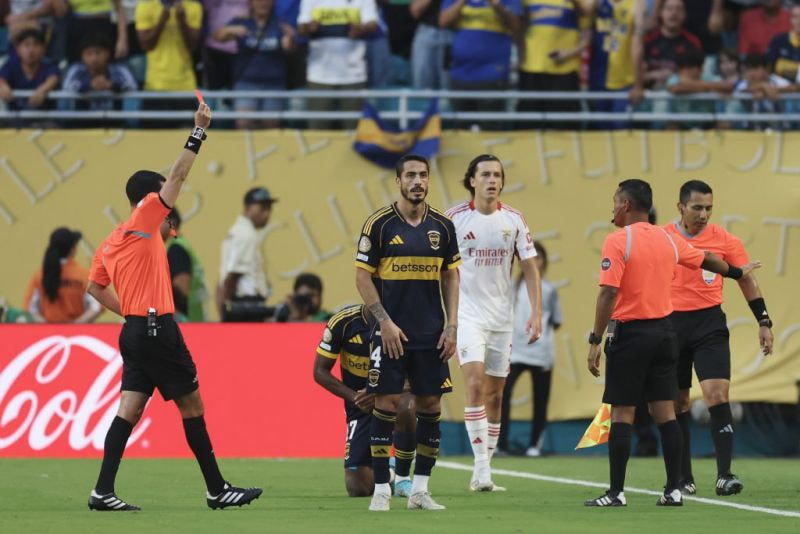 Imagem da noticia Em jogo marcado por expulsões Boca e Benfica empatam no Mundial de Clubes