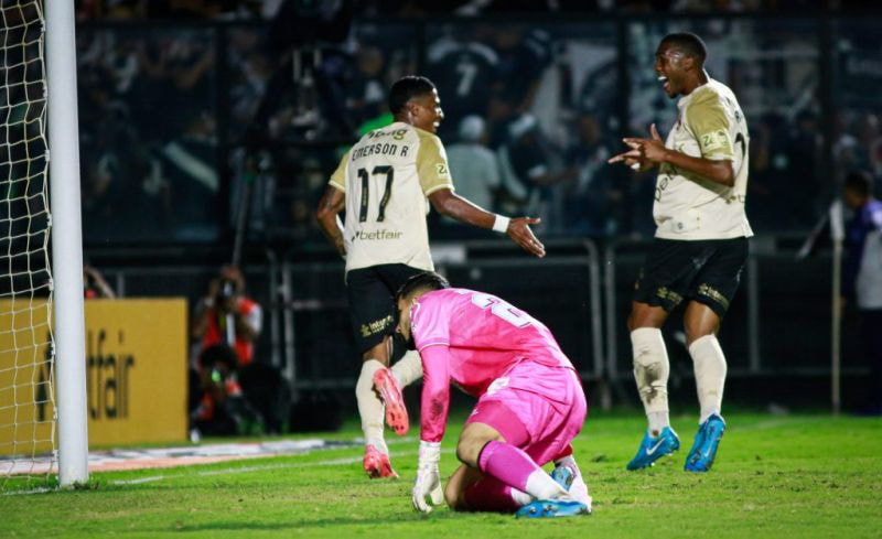 Imagem da noticia Em noite estrelada de Payet, Vasco derrota o Bahia em jogo de cinco gols