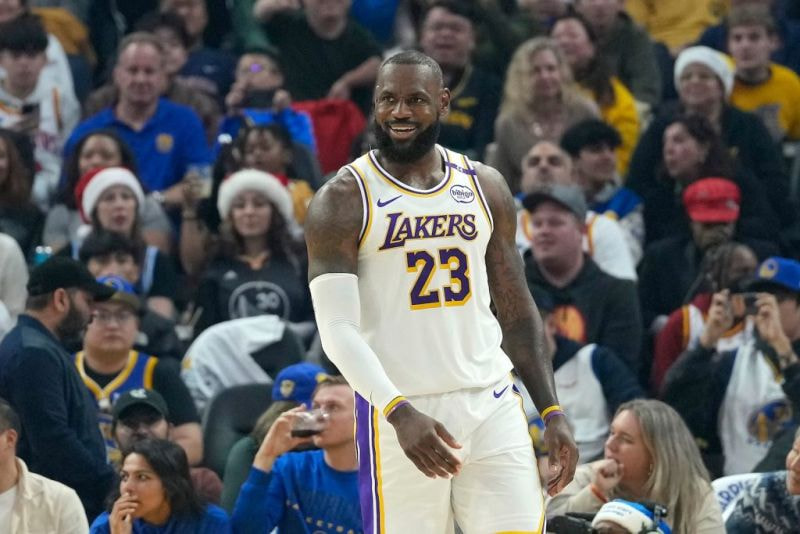 Imagem da noticia Lebron James quebra recorde de Michael Jordan na NBA