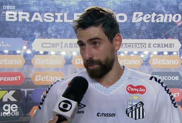 Luan Peres faz cobrança após nova derrota do Santos: "Não tem desculpa" Luan Peres faz cobrança após nova derrota do Santos: "Não tem desculpa"