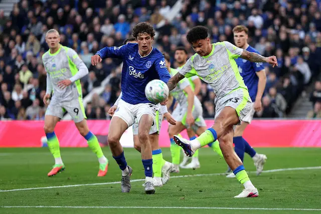 City empata com Everton e se complica na briga pelo título da Premier League City empata com Everton e se complica na briga pelo título da Premier League