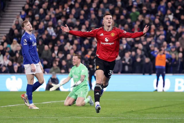 Manchester United vence Everton e entra no G4 da Premier League Manchester United vence Everton e entra no G4 da Premier League