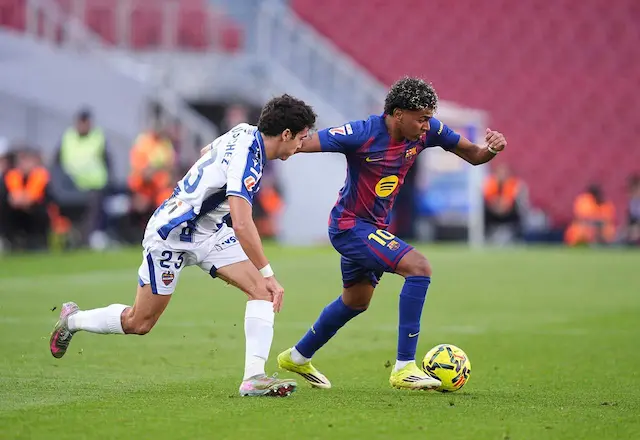 Barcelona bate o Levante e reassume a ponta no Espanhol Barcelona bate o Levante e reassume a ponta no Espanhol