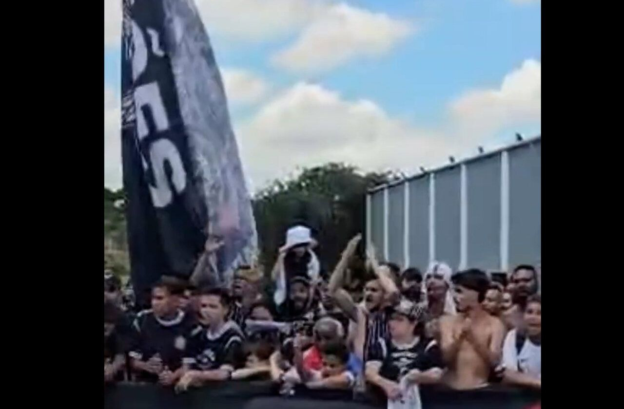 Imagem da noticia Torcedores do Corinthians fazem a festa na véspera da final da Copa do Brasil