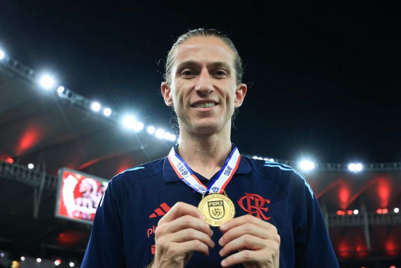Imagem da noticia Filipe Luís conquista seu terceiro título pelo Flamengo em seis meses