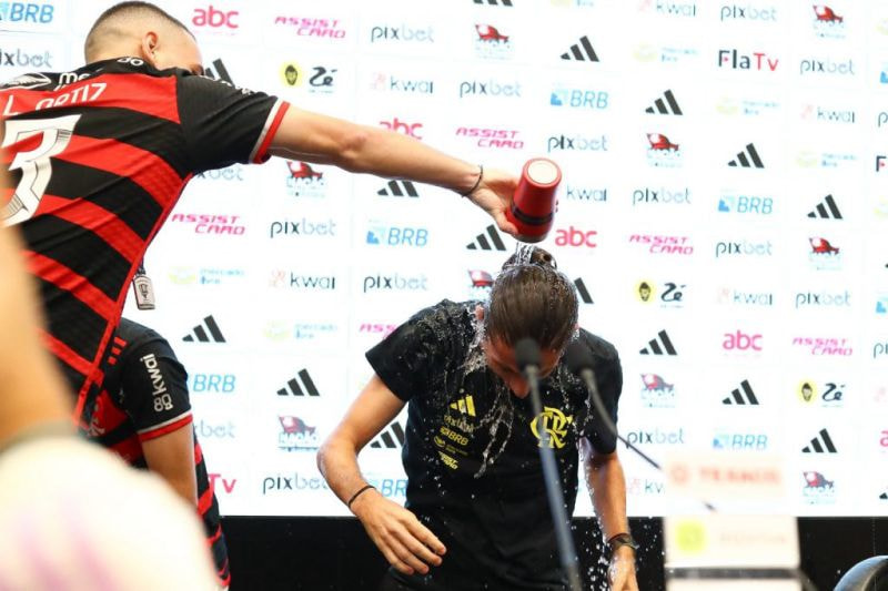 Imagem da noticia Filipe Luís, do Flamengo, comemora primeiro título pela equipe profissional: “Sensação maravilhosa”