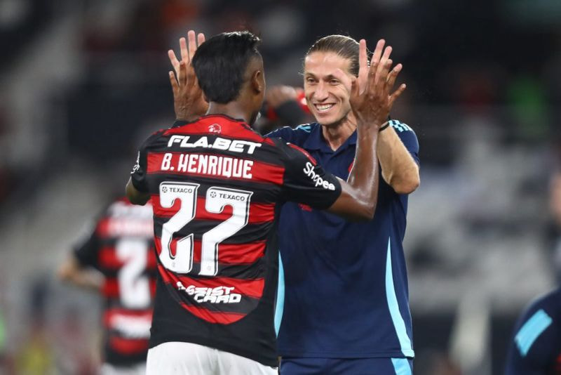Imagem da noticia Filipe Luís exalta Bruno Henrique e valoriza desempenho do Flamengo em vitória sobre o Vasco