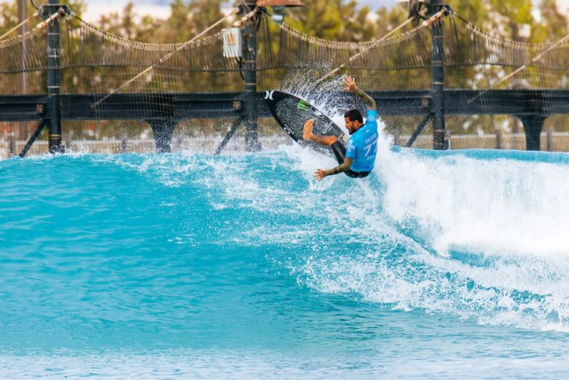 Imagem da noticia Filipe Toledo é eliminado em Abu Dhabi após choque com fotógrafo; entenda