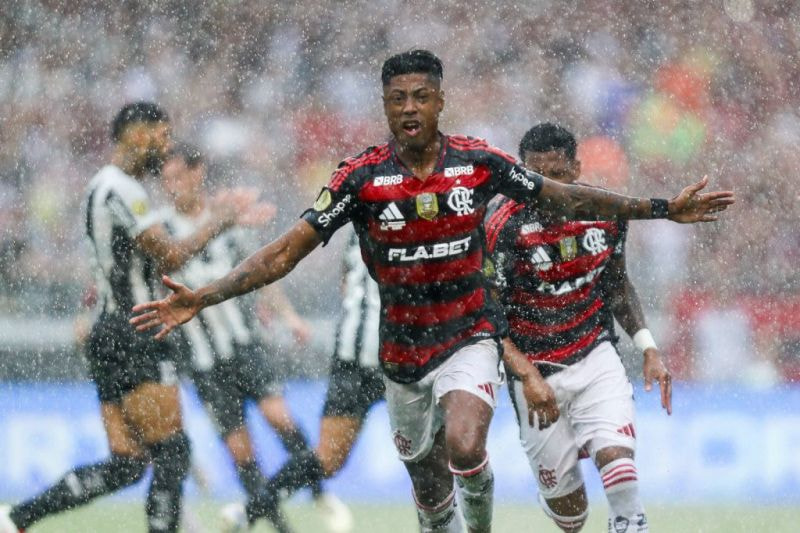 Imagem da noticia Flamengo bate Botafogo e garante o tricampeonato da Supercopa