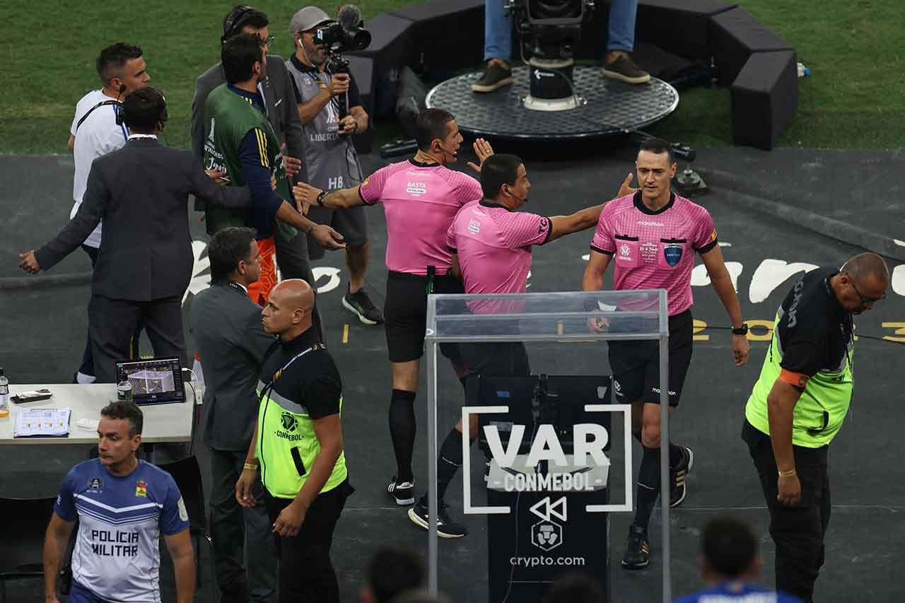 Imagem da noticia Conmebol muda o local do monitor do VAR: "Mais imparcialidade aos árbitros"