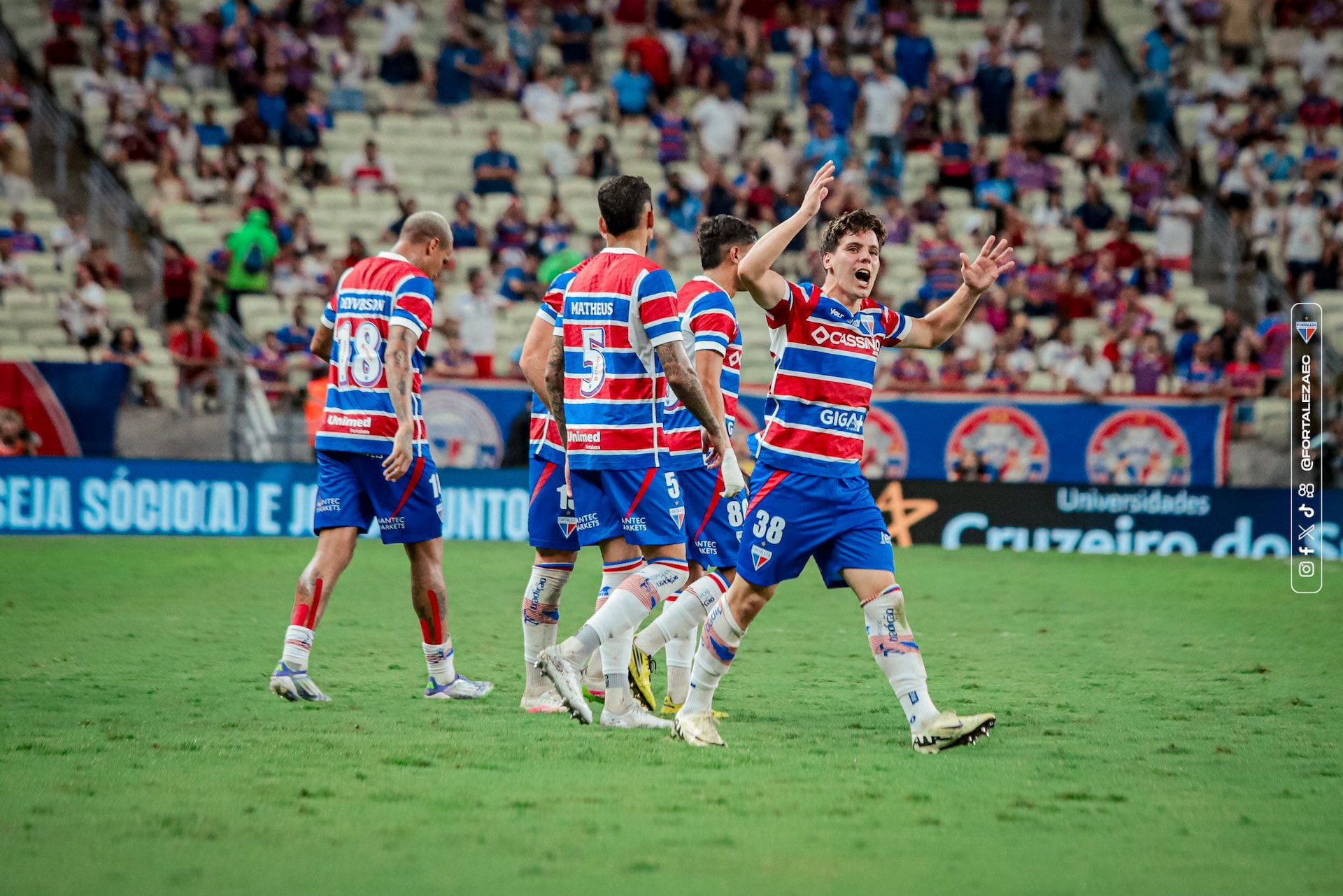 Imagem da noticia Fortaleza vence o Bragantino, reage no Brasileirão e fica perto de deixar o Z4