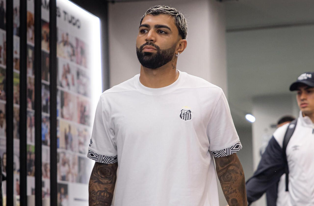 Imagem da noticia Gabigol não entra em campo por decisão técnica e chama atenção no Santos