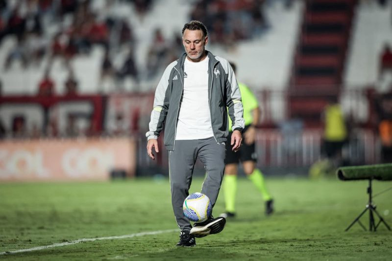 Imagem da noticia Gabriel Milito justifica derrota do Atlético-MG: "Muitas mudanças no time"