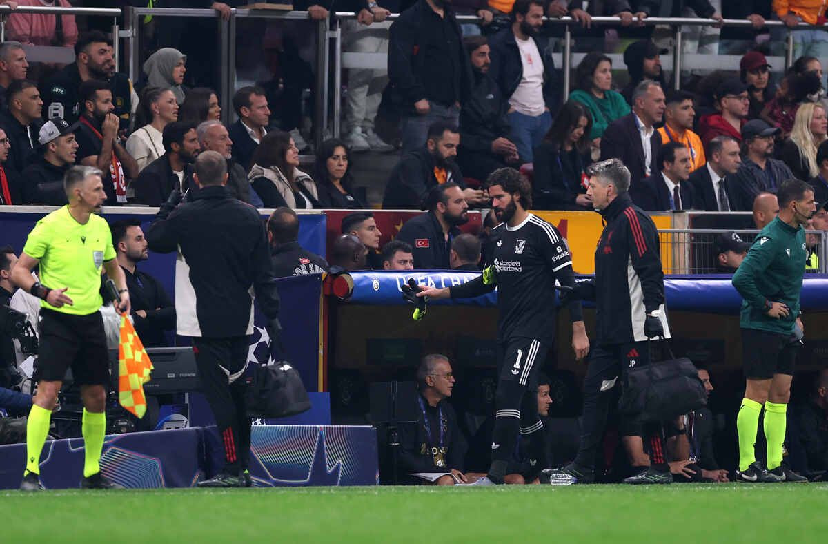 Imagem da noticia Alisson sofre lesão e desfalca o Liverpool até novembro