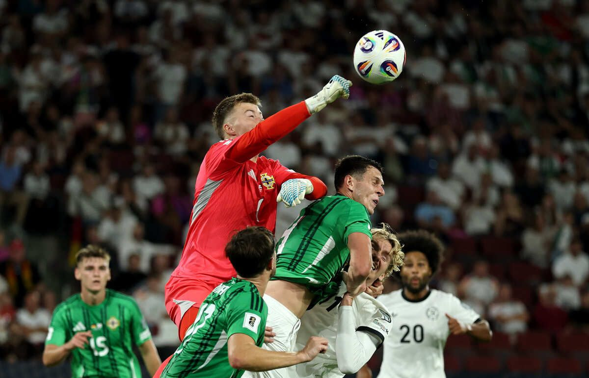 Imagem da noticia Goleiro da Alemanha descarta comparação com Neuer: "Impossível ser igual"