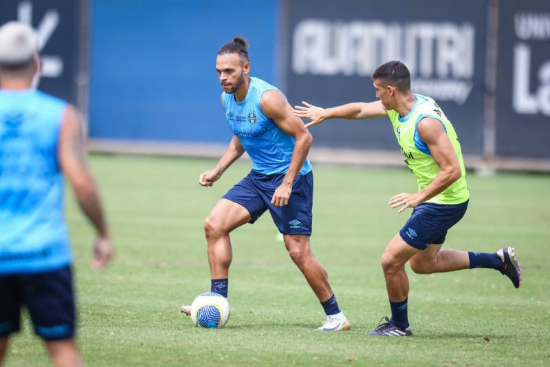 Imagem da noticia Grêmio finaliza preparação e viaja para duelo contra o Cruzeiro