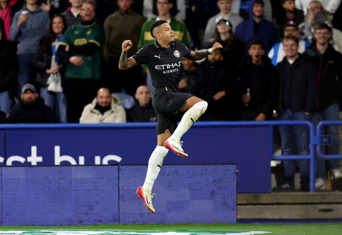 Imagem da noticia Savinho marca, Manchester City vence o Huddersfield e avança na Copa da Liga Inglesa