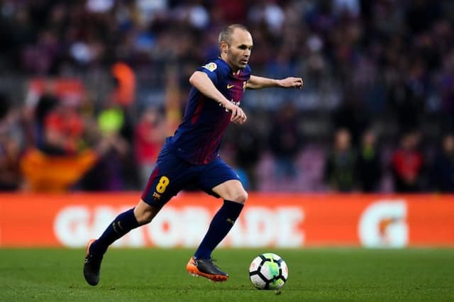 Ídolo do Barcelona e Espanha, Iniesta anuncia aposentadoria do futebol Ídolo do Barcelona e Espanha, Iniesta anuncia aposentadoria do futebol