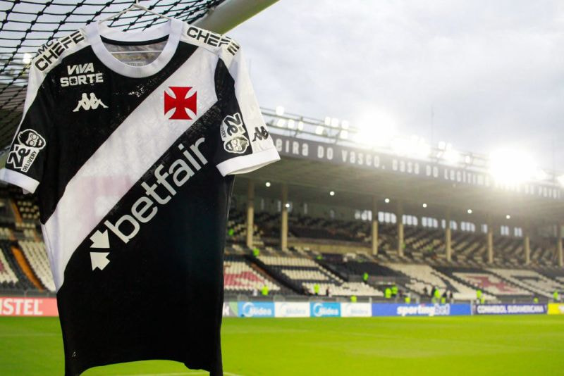 Imagem da noticia Tiros interrompem entrevistas no Vasco e viram manchete fora do Brasil