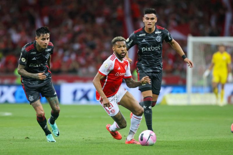 Imagem da noticia Inter e Flamengo só empatam em jogo atrasado do Brasileirão