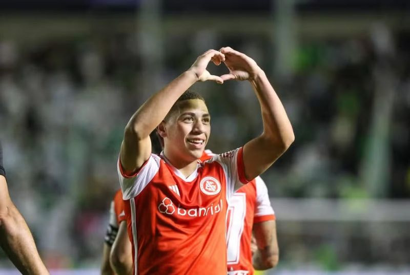 Imagem da noticia Internacional confirma negociação de Gabriel Carvalho com clube da Arábia Saudita