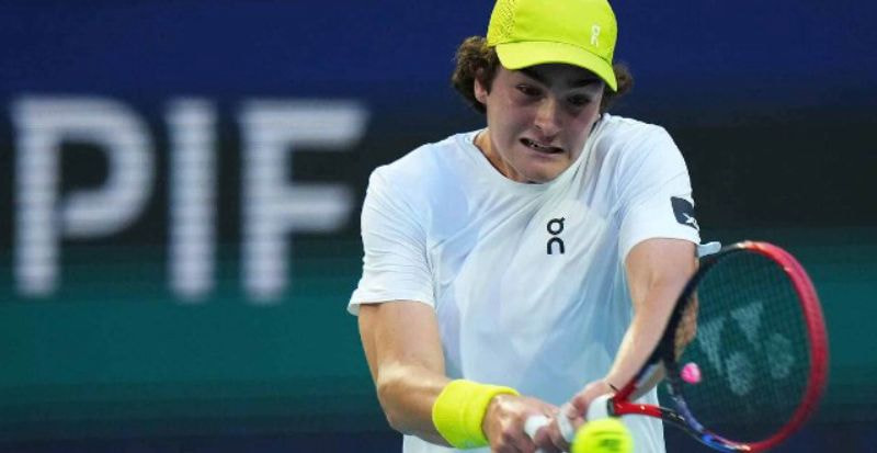 Imagem da noticia João Fonseca começa bem, leva virada e está fora do aberto de Miami