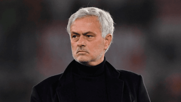 Imagem da noticia Mourinho volta ao Benfica e se declara: "Honrado"