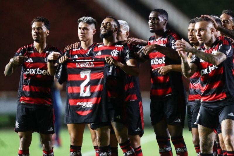 Imagem da noticia Juninho dedica gol a Varela após vitória do Flamengo