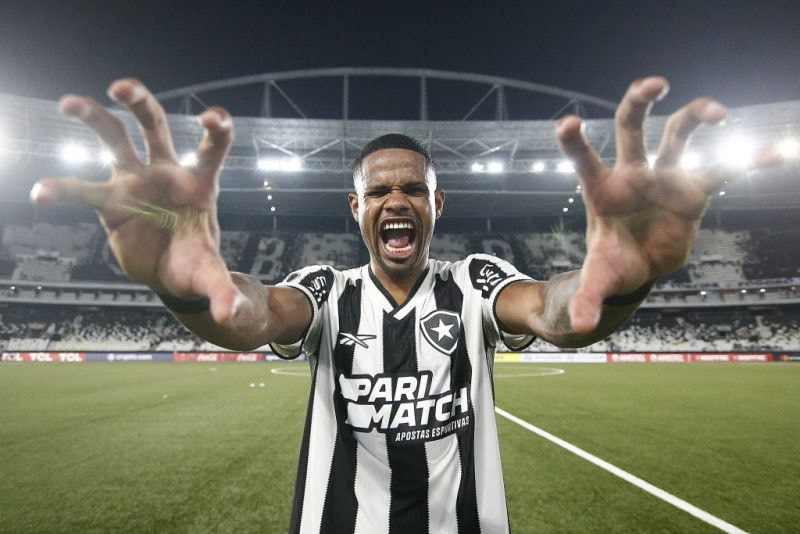 Imagem da noticia Júnior Santos desembarca em BH para assinar com o Atlético-MG