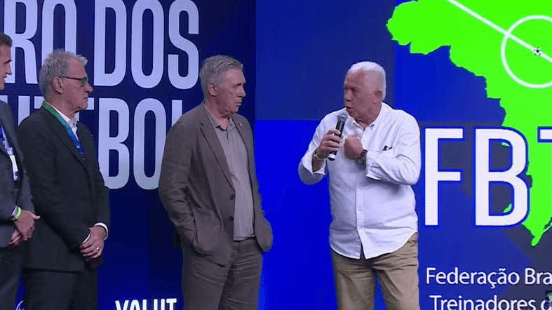 Imagem da noticia Em evento com Ancelotti, Leão e Oswaldo de Oliveira criticam técnicos estrangeiros no Brasil